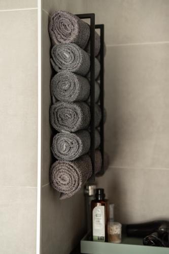 a bunch of towels hanging on a wall in a bathroom at Kuusemäe Puhkemaja in Rägavere