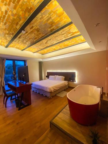a bedroom with a bed and a tub in a room at Hotel de Turistas Iquitos in Iquitos