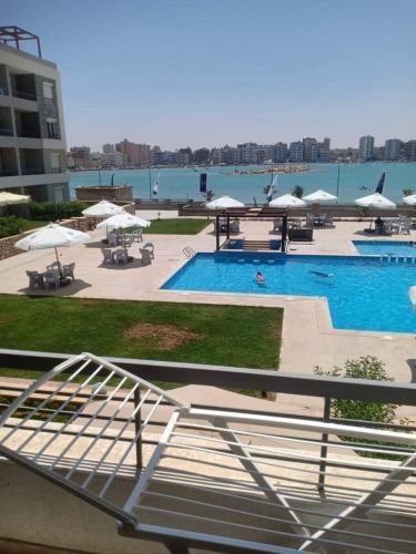 شاليه k05 غرفتين مكيف 2حمام للايجار مصيف بمطروح قرية لونج ايلند "family"