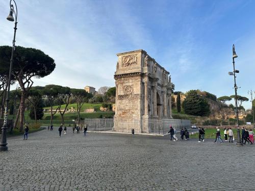 4 Rooms Apartment next to the colosseum