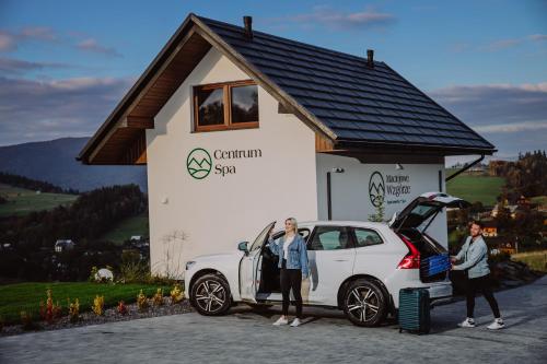 Επισκέπτες που μένουν στο Maciejowe Wzgórze Domek z dwoma niezależnymi apartamentami ze SPA - Sauna, Jacuzzi, Tężnia, Izba Solna i Solankowa, Balia na wyłączność z hydromasażami