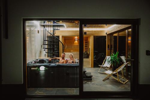 Φωτογραφία από το άλμπουμ του Maciejowe Wzgórze Domek z dwoma niezależnymi apartamentami ze SPA - Sauna, Jacuzzi, Tężnia, Izba Solna i Solankowa, Balia na wyłączność z hydromasażami σε Rabka
