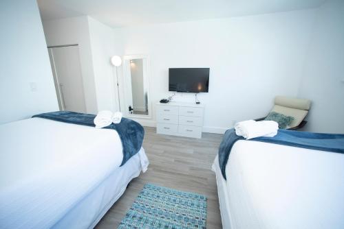 Katil atau katil-katil dalam bilik di Spacious apartment of 2BR - 2BTH in Ocean Reserv front the beach