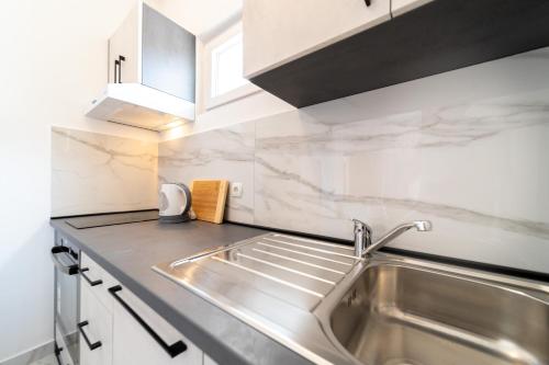 Kuchyň nebo kuchyňský kout v ubytování Apartmani Višnja