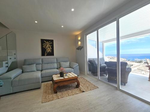 Χώρος καθιστικού στο Exclusive villa with heated saltwater pool, roof terrace with beautiful views in Mogán