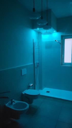 a bathroom with two sinks and a shower with a window at La Dimora dell'Arte in Bari