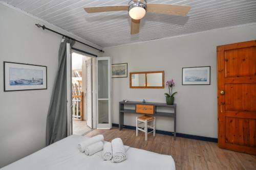 Posteľ alebo postele v izbe v ubytovaní Kallithea Beach Apartments