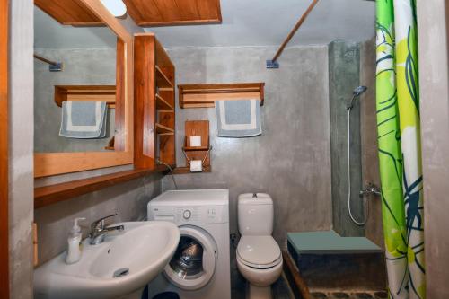 Kúpeľňa v ubytovaní Kallithea Beach Apartments