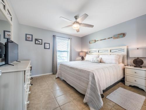 Ένα ή περισσότερα κρεβάτια σε δωμάτιο στο Surf Condos 618