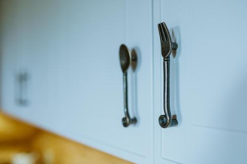 a close up of a door with a fork on it at Log Cabin Piricske in Ciceu