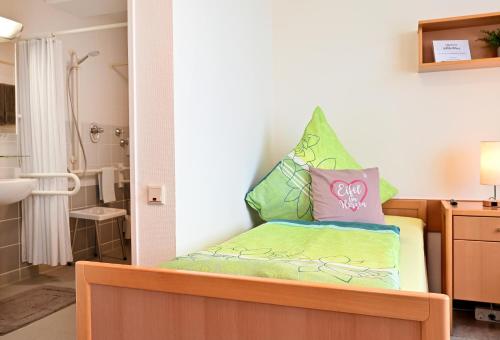 a small room with a bed in a bathroom at Gästehaus St. Martin in Ulmen