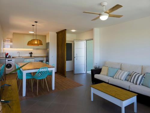 a living room with a couch and a table at Apartamento O lago in Valdoviño