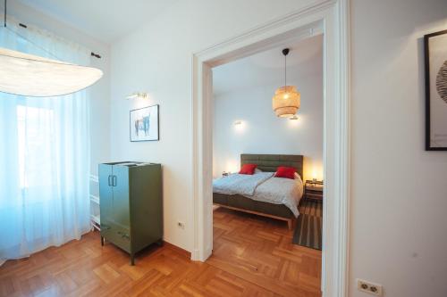 Head over Heels Apartment