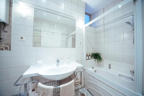 Head over Heels Apartment
