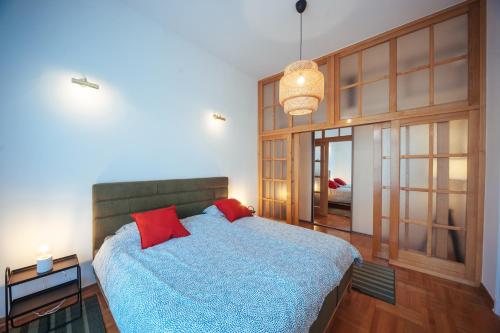 Head over Heels Apartment