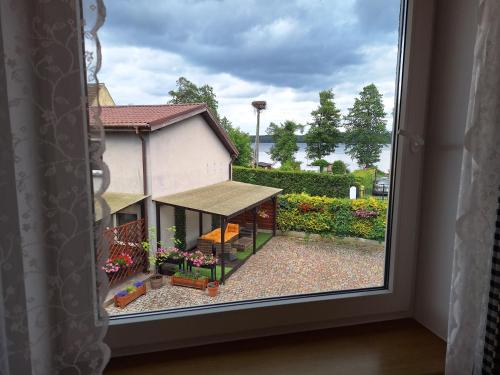 a view of a garden from a window at Pokoje Podzamcze in Stare Drawsko