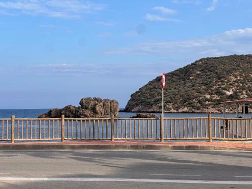 Refugio de Paco, Primera Línea