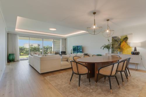 Luxurious Ocean and Sunset Views Family Haven with 3 En-Suite Bedrooms and Pool