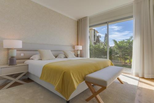 Luxurious Ocean and Sunset Views Family Haven with 3 En-Suite Bedrooms and Pool