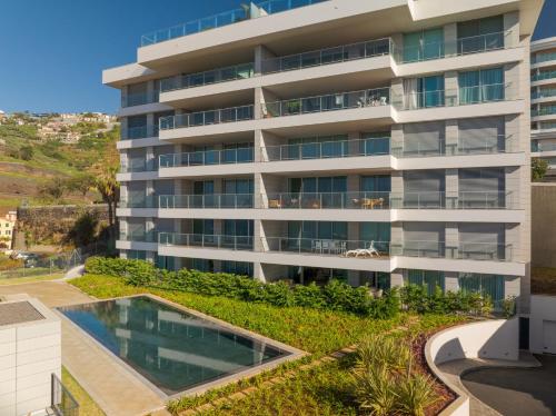 Luxurious Ocean and Sunset Views Family Haven with 3 En-Suite Bedrooms and Pool