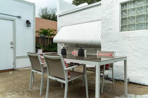 a table and chairs sitting on a patio at Garden Oasis in Flamingo Park in West Palm Beach