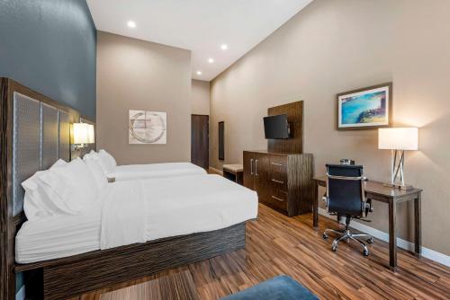 Μια τηλεόραση ή/και κέντρο ψυχαγωγίας στο Best Western Plus Pflugerville Inn & Suites