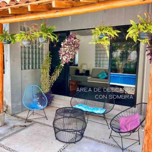 a group of chairs sitting in front of a store at Casa Tsuki Moderna y Elegante en Punta Zicatela in Brisas de Zicatela