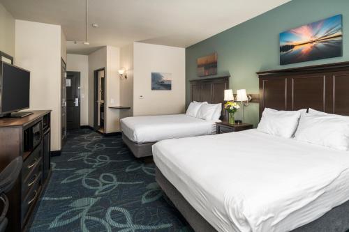 a hotel room with two beds and a flat screen tv at Park Point Marina Inn in Duluth