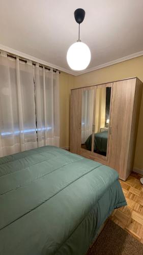 Katil atau katil-katil dalam bilik di Apartamento Playa de Gijon