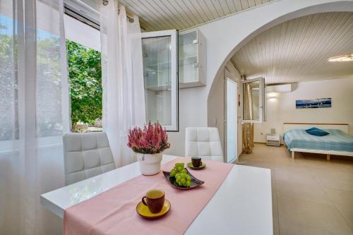 Apartments with a parking space Losinj, Losinj - 23373