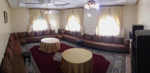 a conference room with two tables in the middle at Maison d'hôtes afoulki tafraout in Tafraoute