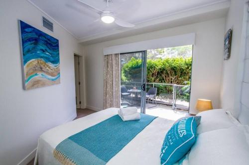 Postel nebo postele na pokoji v ubytování Coral Sands - Modern, Central Three-Bedroom Poolside Unit in Stunning Agnes Water