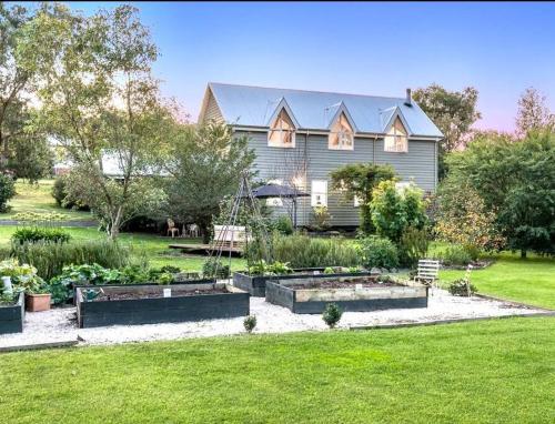 a house with a garden in front of it at The Loft at Shelford in Doroq