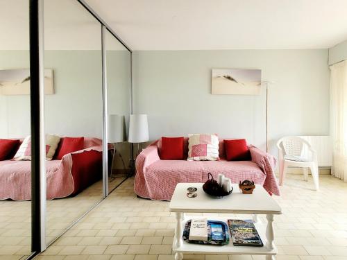 Photo de la galerie de l'établissement T2 ensoleillé pour 4 face mer avec parking à Canet-en-Roussillon - FR-1-794-105, à Canet