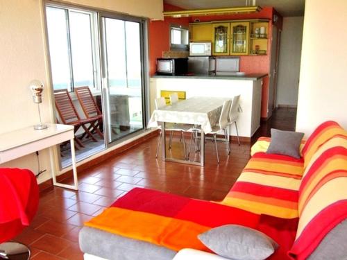 Photo de la galerie de l'établissement Canet T2 rénové, 4 pers, terrasse, parking, WIFI - FR-1-794-107, à Canet