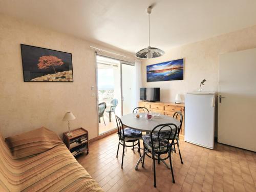 Photo de la galerie de l'établissement Canet-en-Roussillon T3, 5e étage, vue mer et Canigou - FR-1-794-113, à Canet