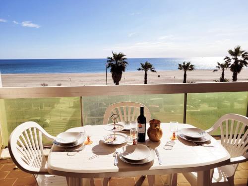 Canet-en-Roussillon - T2 lumineux pour 4 pers, terrasse, parking privé, plage à 50m - FR-1-794-114