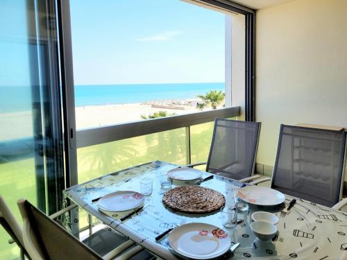 Photo de la galerie de l'établissement Canet-en-Roussillon - 4 pers - T2 - Clim - Loggia vue mer - Parking - FR-1-794-125, à Canet