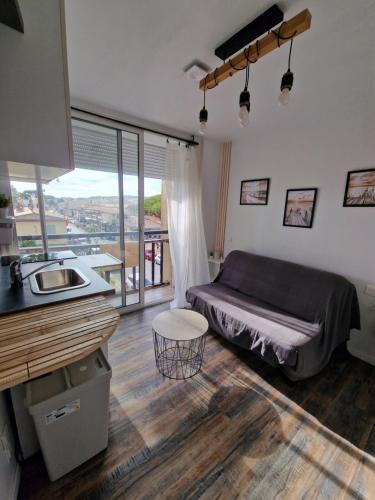 Les sablettes front de Mer Tour Fernand pouillon provence plage