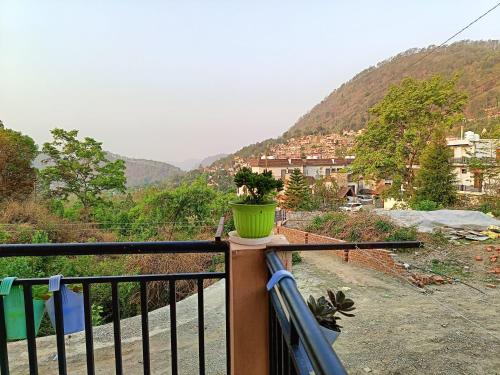 Ein allgemeiner Bergblick oder ein Berglick von der Ferienwohnung aus