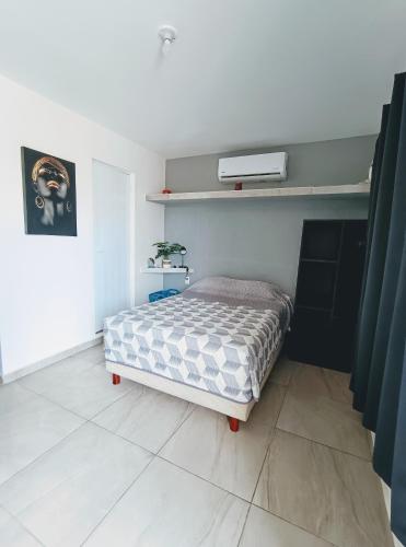 a bedroom with a bed in a room at Departamentos Caracoles Miramar in Ciudad Madero