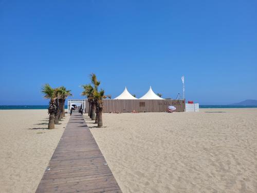 Studio Cabine Moderne RDC - Terrasse - Parking - Proche Plage