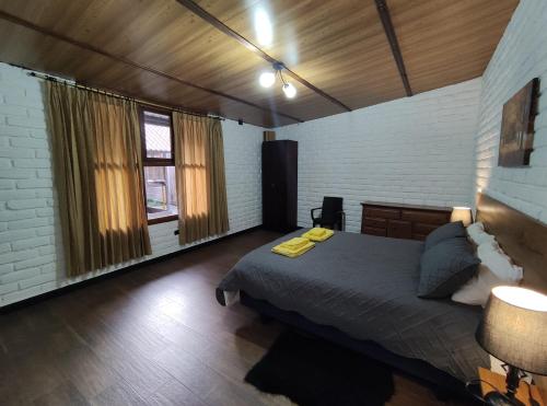 Una cama o camas en una habitación de Refugio de la Virgen