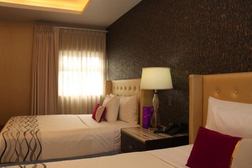 Katil atau katil-katil dalam bilik di Hotel West Plaza