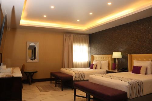 Katil atau katil-katil dalam bilik di Hotel West Plaza