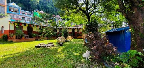 Сад в Passion Nepal Eco Lodge