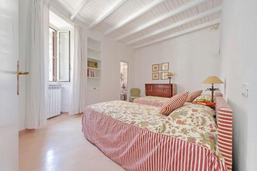 Magical Navona Duplex With Terrace by Halldis