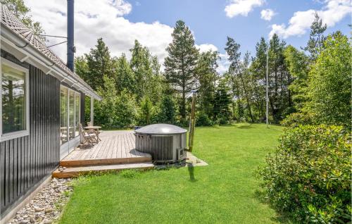 Zahrada ubytování 3 Bedroom Cozy Home In Højslev
