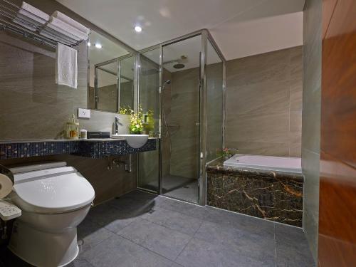 a bathroom with a toilet and a shower and a sink at Beauty Hotels Taipei - Hotel Bchic in Taipei