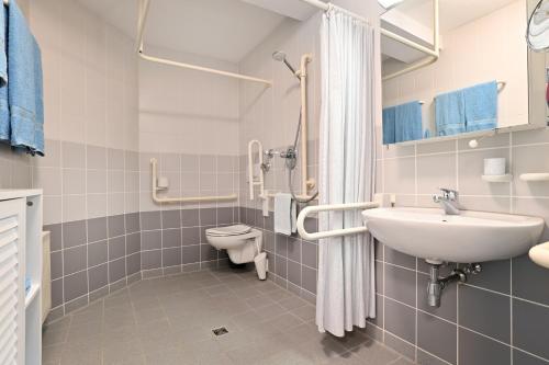 a bathroom with a sink and a toilet at Gästehaus St. Martin in Ulmen